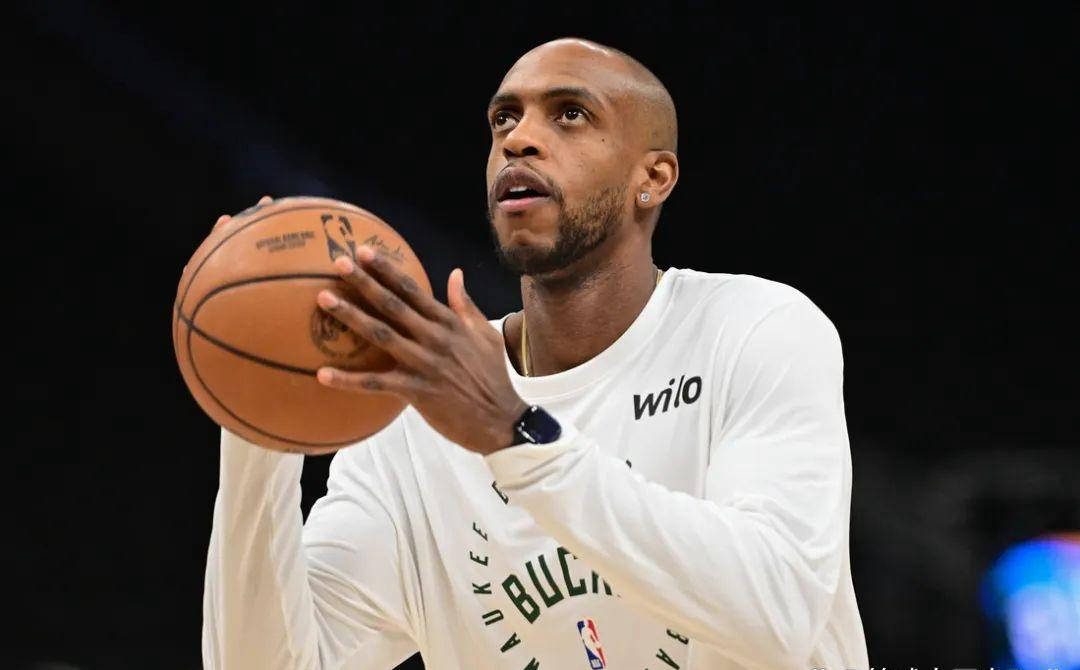 密尔沃基雄鹿发布备战花絮，关键时刻完成体检，CBA常规赛任务艰巨，轮换策略成焦点(密尔沃基雄鹿vs金州勇士)