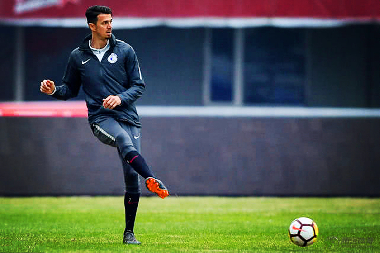 清晨门兴格拉德巴赫调整名单以备中超；防线松动环节打磨；目标明确；阵容厚度经受考验 