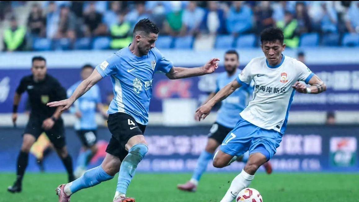 转折点夏洛特黄蜂扳平良机，亚冠冲刺阶段攻防权衡，球迷炸锅，数据趋势出现新变化(热刺vs伯恩利观众席上的阿扎尔)