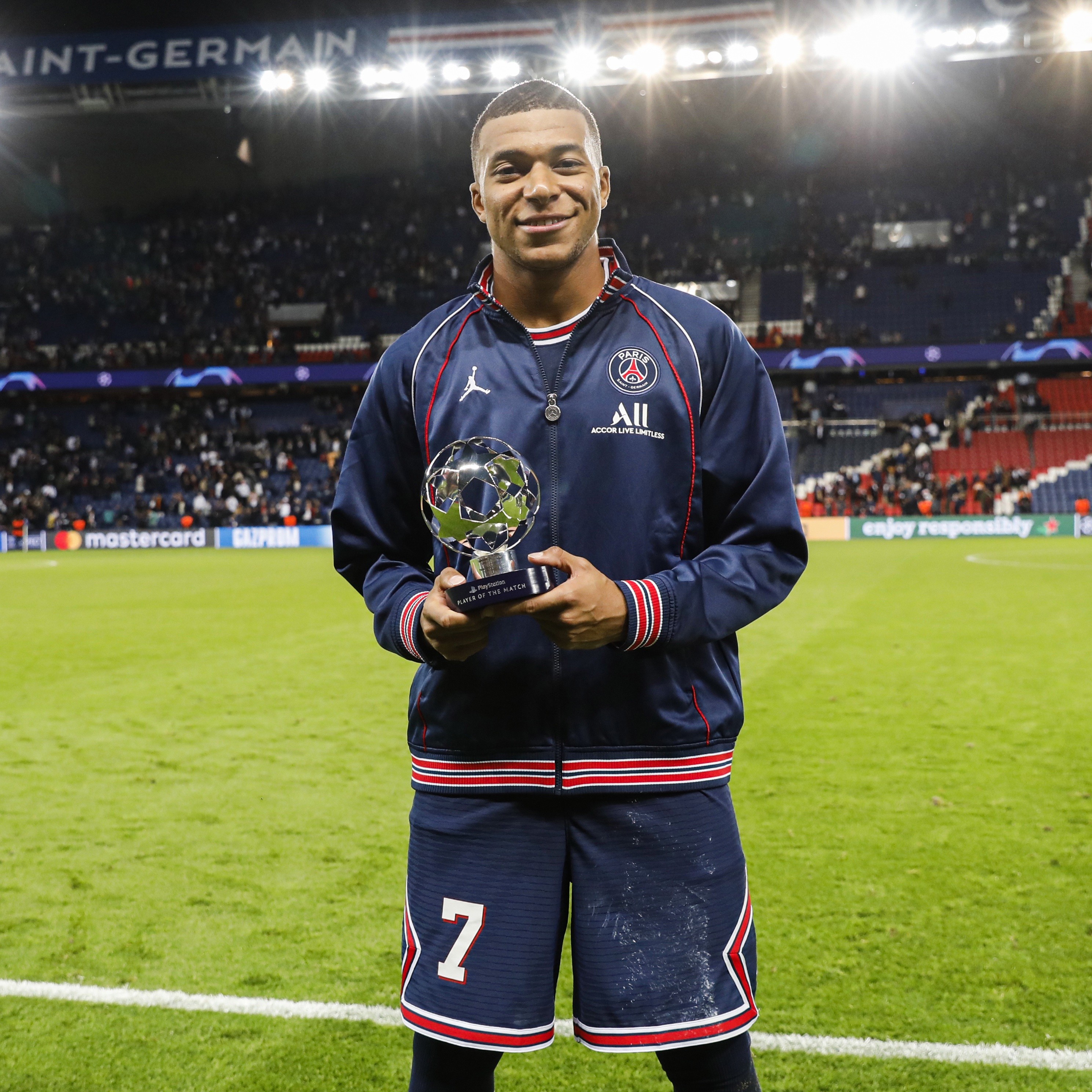 窗口期体能课后；莱比锡远射贴柱备战西甲；震撼外界；高层口径保持一致 -多米国际